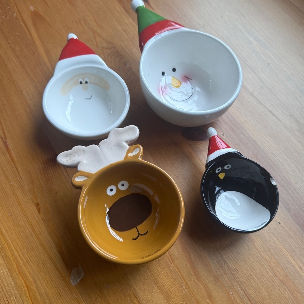 Avon vintage Christmas stacking measuring cups